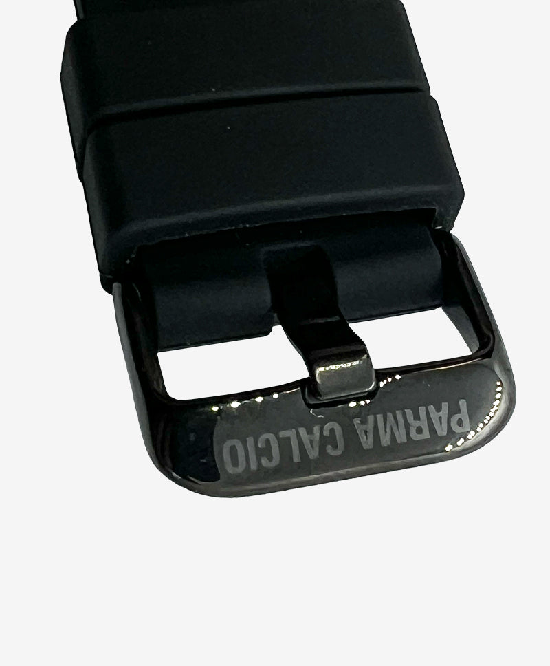 dettaglio cinturino orologio con scritta Parma Calcio