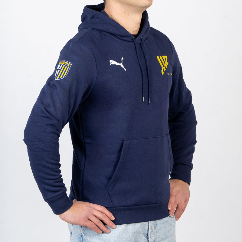 Felpa blu uomo in cotone con cappuccio tasca marsupio logo speciale 110 logo Puma e logo Parma Calcio sulla spalla destra