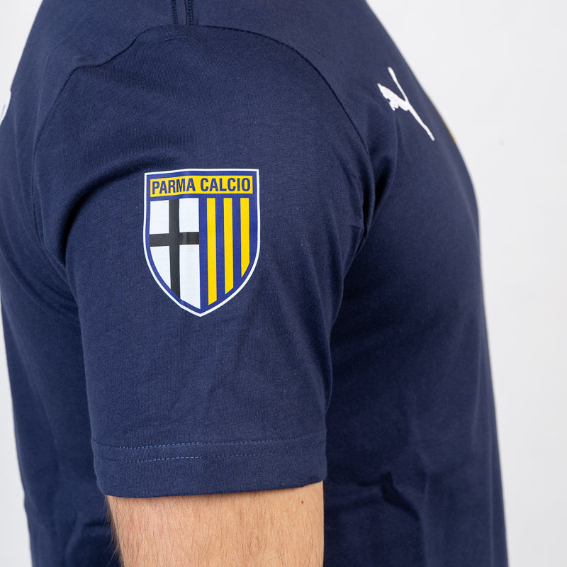 T-shirt blu uomo in cotone mezza manica con logo speciale 110 logo Puma e logo Parma Calcio sulla spalla destra