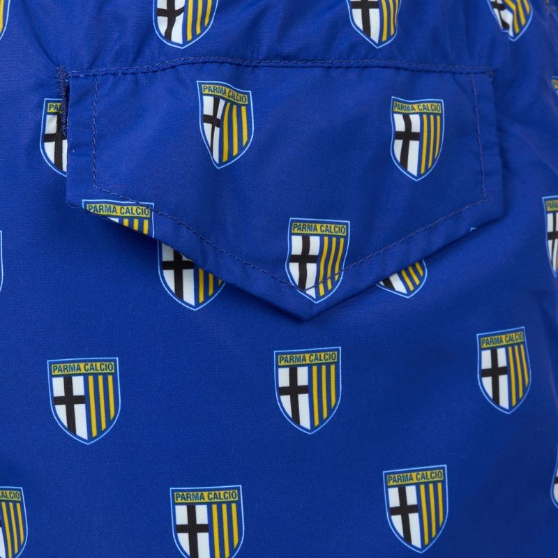 Costume junior blu con etichetta Saint Barth e micro loghi Parma Calcio dettaglio tasca