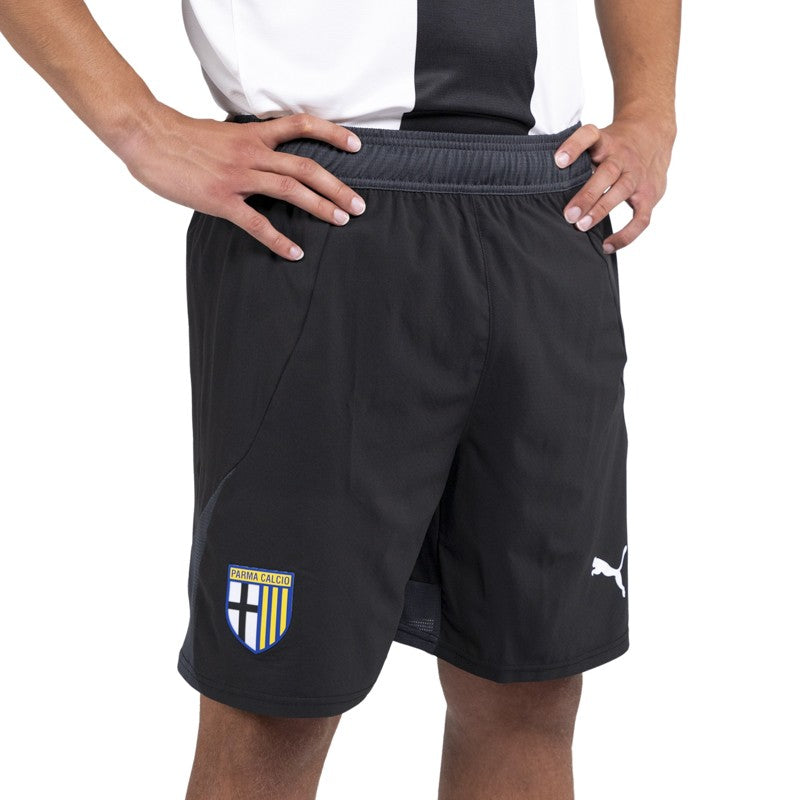 pantaloncini gara neri con logo Parma Calcio e Puma