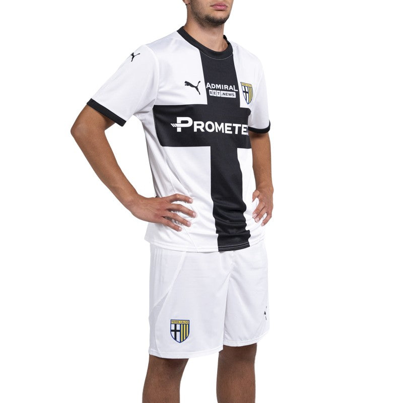 pantaloncini gara bianchi con logo Parma Calcio e Puma