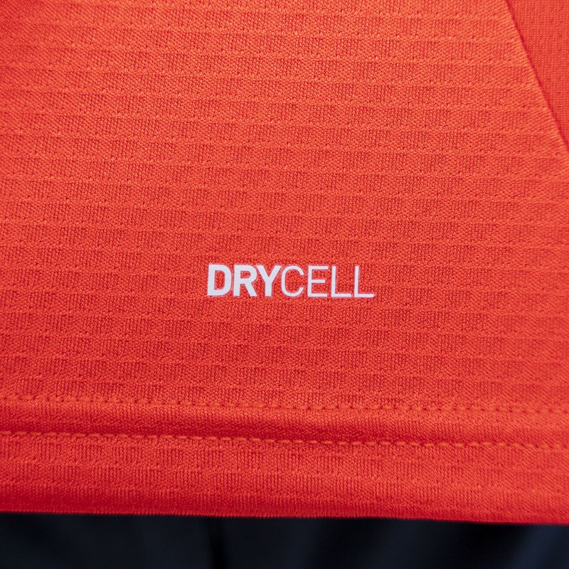 Felpa rossa training con 1/4 zip texture geometrica sulle spalle e logo Parma Calcio