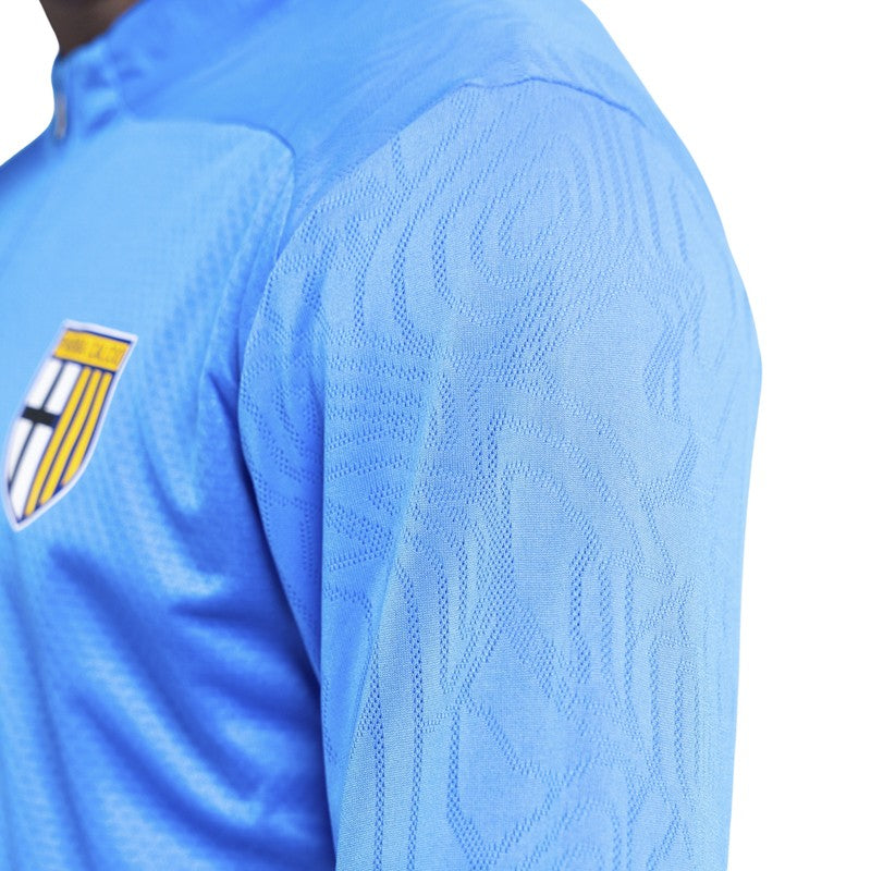 Felpa azzurra training con 1/4 zip texture geometrica sulle spalle e logo Parma Calcio