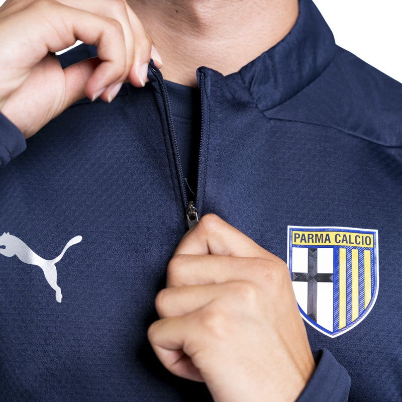 Felpa blu training con 1/4 zip texture geometrica sulle spalle e logo Parma Calcio