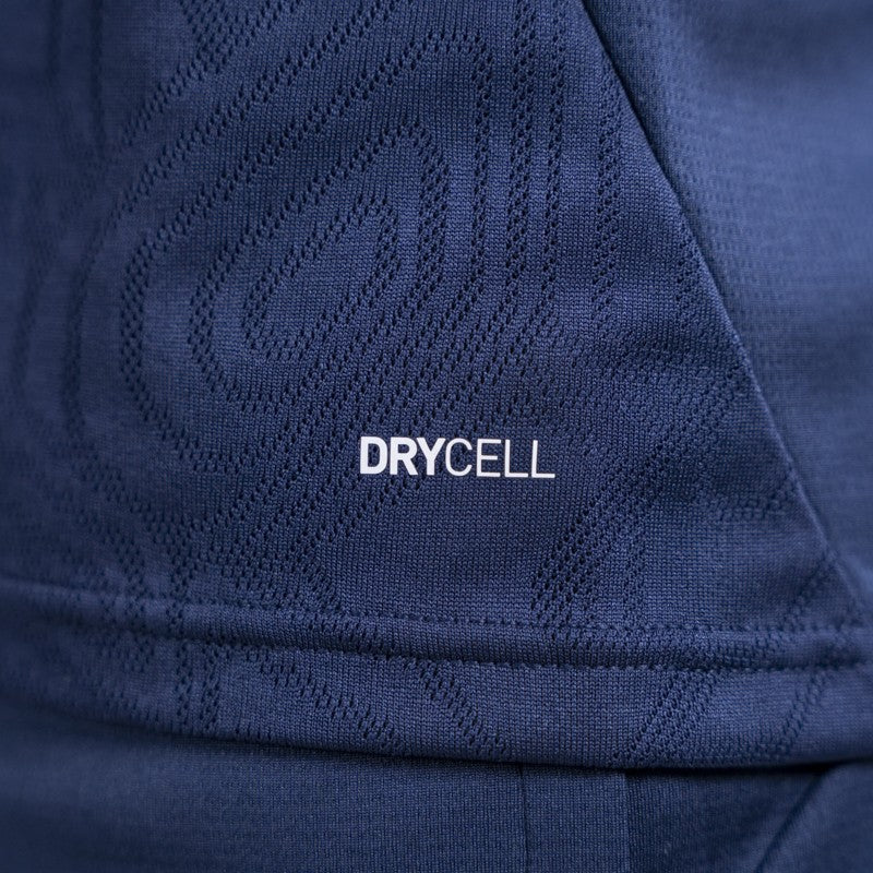 Maglia blu training mezze maniche con trama geometrica sul fronte e logo Parma Calcio dettaglio scritta Drycell