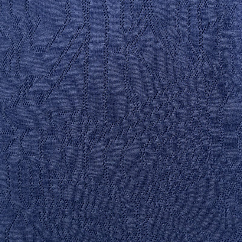 Maglia blu training mezze maniche con trama geometrica sul fronte e logo Parma Calcio dettaglio texture