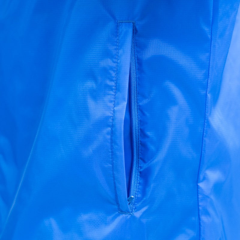 Giubbino antipioggia azzurro con zip tasche laterali e cappuccio a scomparsa e logo Parma Calcio