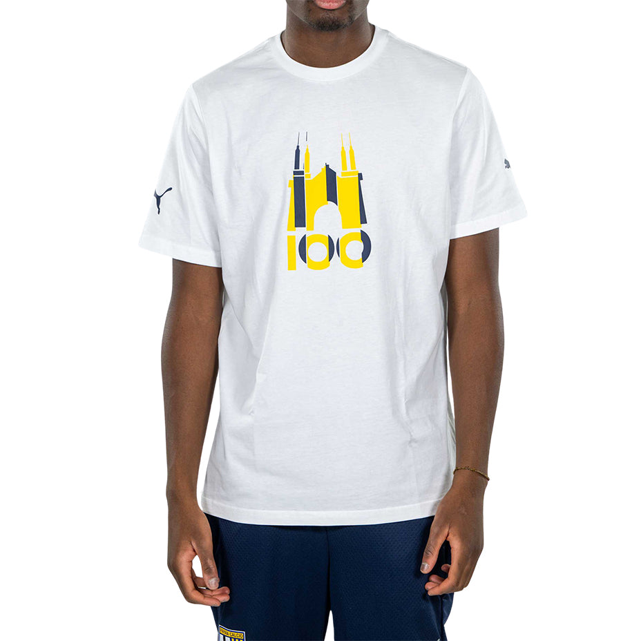 Ragazzo indossa t-shirt bianca con logo tardini 100 in colore giallo e blu