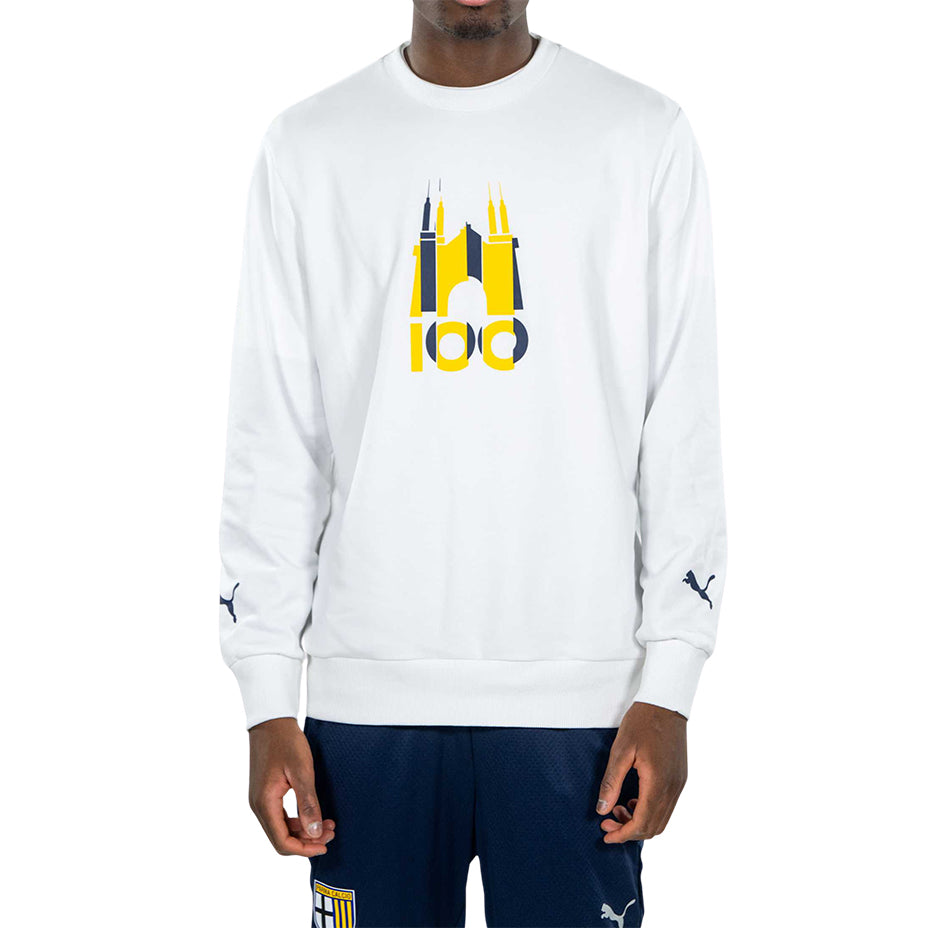 Ragazzo indossa felpa bianca con logo tardini 100 in colore giallo e blu