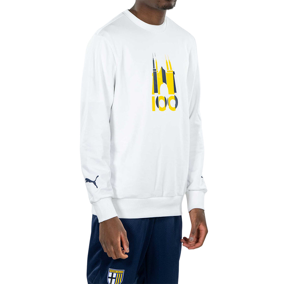 Ragazzo indossa felpa bianca con logo tardini 100 in colore giallo e blu