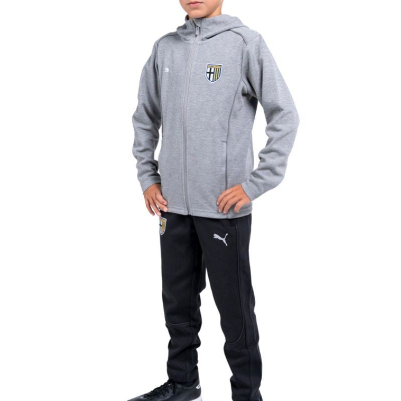 Pantalone lungo junior nero in felpa di cotone con tasche laterali logo Parma calcio e Puma abbinati a felpa grigia con cappuccio e zip