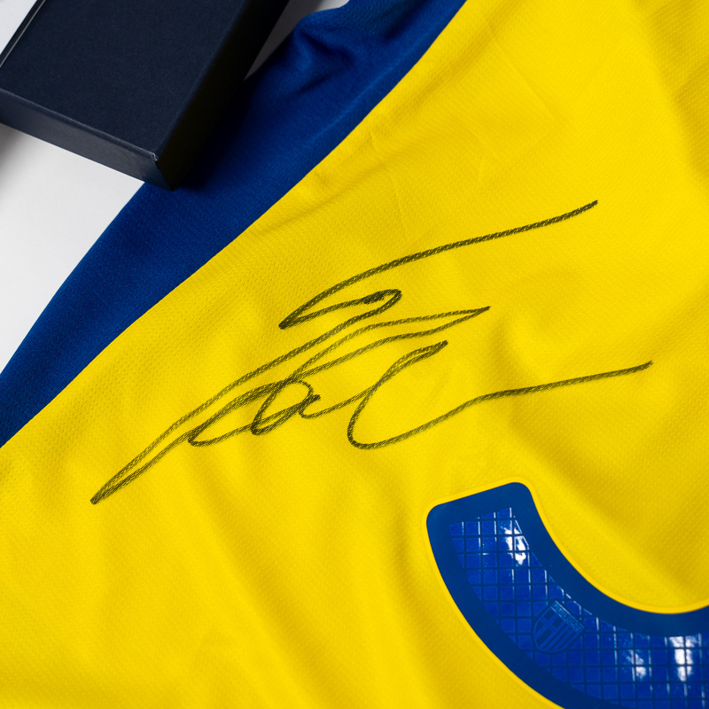 Autographed Away Jersey 25/26 by Suzuki 31 - Parma Calcio