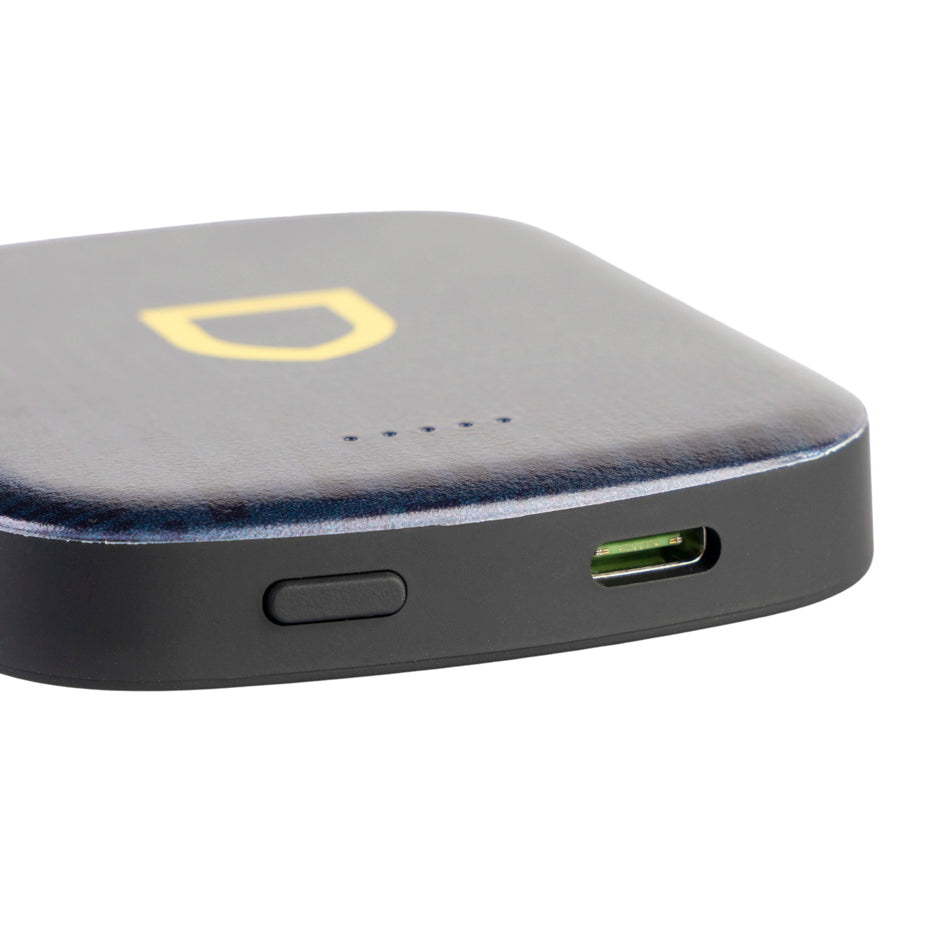 owerBank MagSafe con sfondo texture blu e logo scudetto stilizzato Parma Calcio