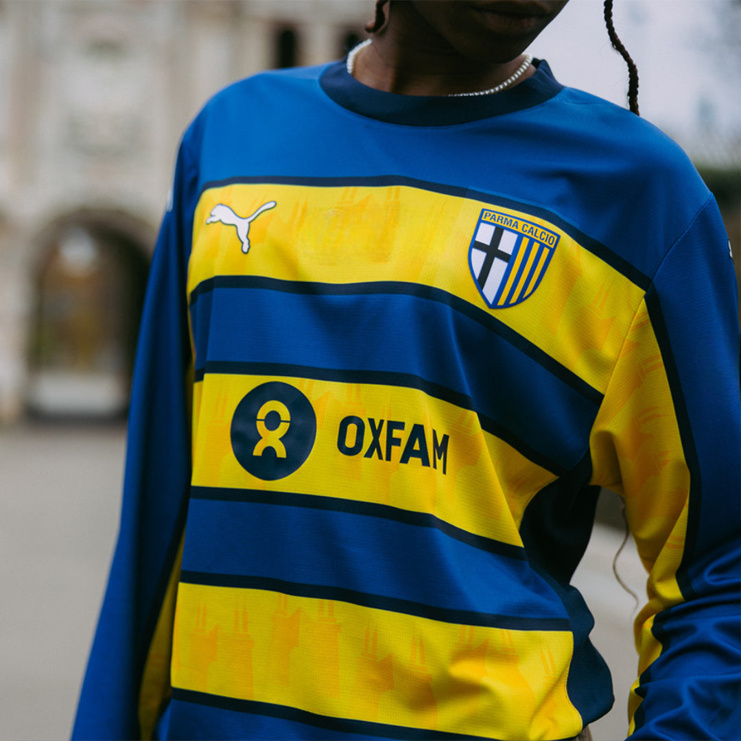 Maglia away manica lunga, righe giallo e blu stagione 24/25 con sponsor Oxfam prima squadra femminile