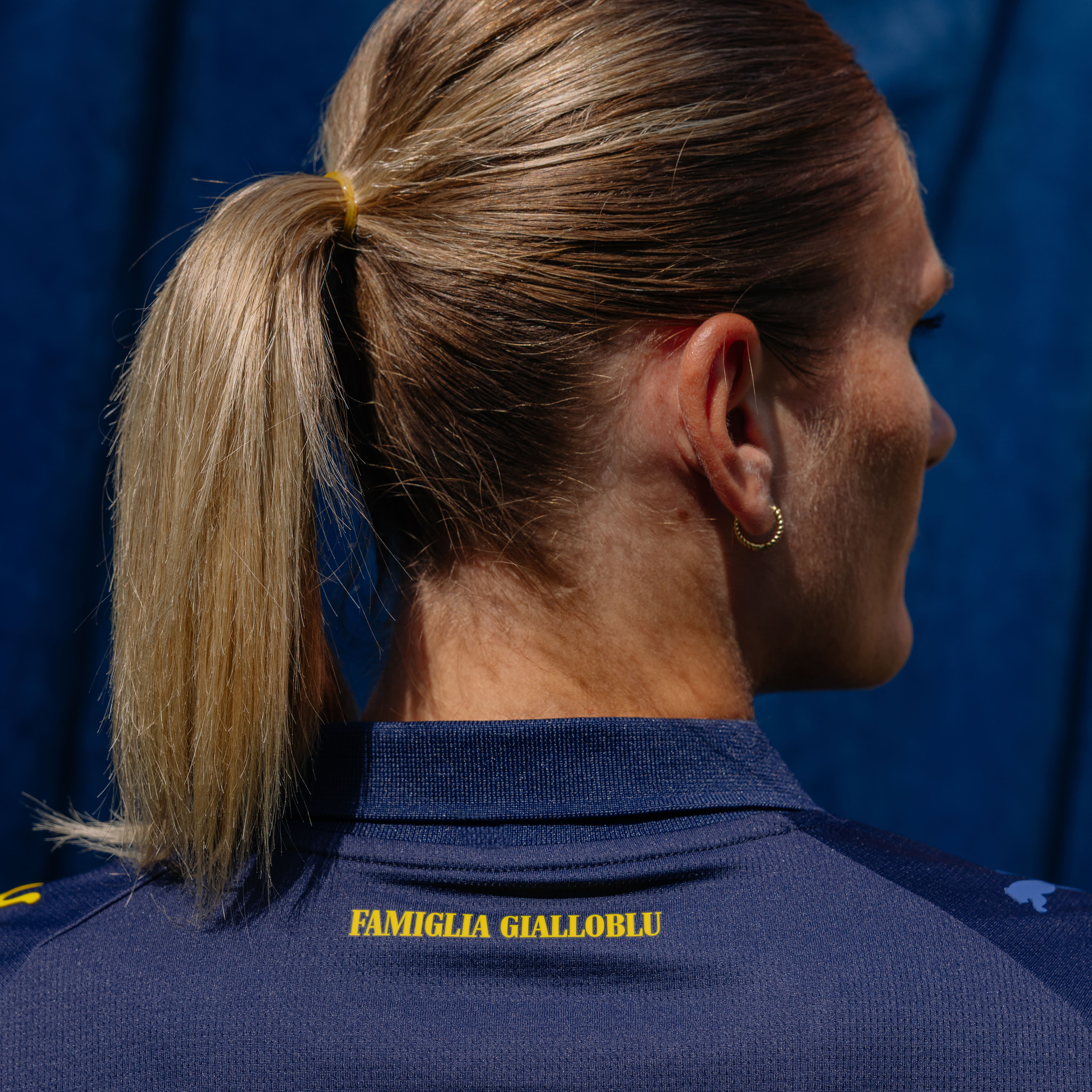 Dettaglio maglia gara Fourth Parma Calcio, scritta " Famiglia Gialloblu" in colore giallo