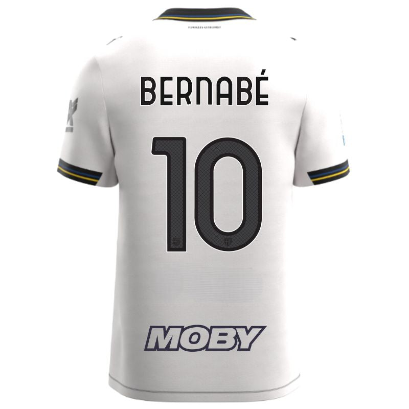 Maglia gara Home Parma Calcio Warm White con croce nera colletto a V, i dettagli in blu e giallo personalizzata con nome e numero Bernabé 10, sponsor e patch serie A