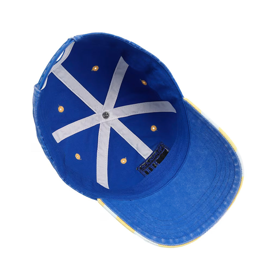 Cappello con visiera, colore Faster Yellow e Puma Navy che celebrano la storia del Parma Calcio.
Logo Parma Calcio sul fronte, logo Parmalat e logo Puma Cat ricamati posizionati lateralmente.
Chiusura regolabile sul retro
Visiera curva