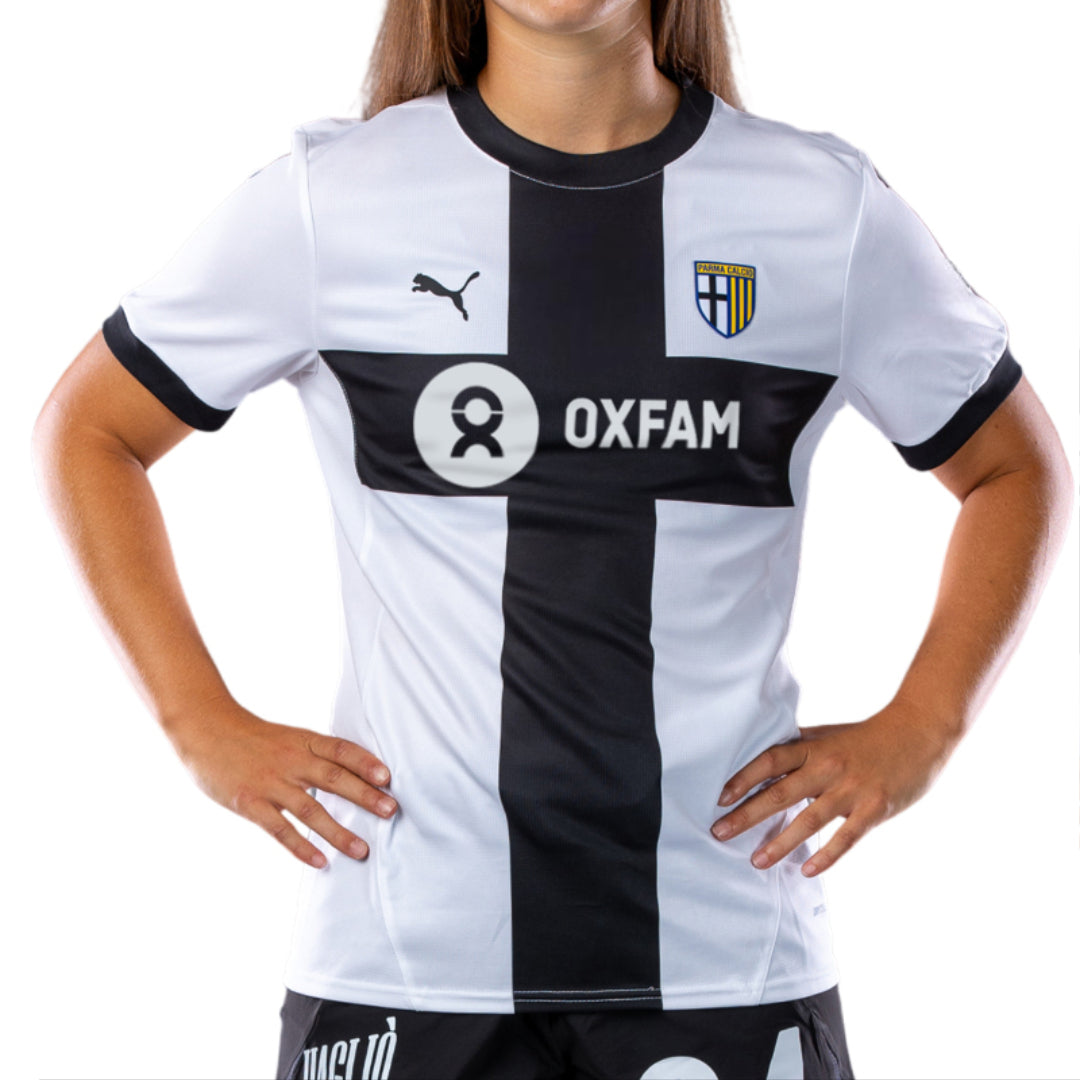 Maglia gara home, bianca e croce nera stagione 24/25 con sponsor Oxfam prima squadra femminile