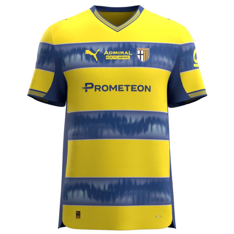 Fronte maglia gara Parma Calcio Away gialla con righe e bande laterali blu personalizzata con nome e numero calciatore, sponsor e patch serie A