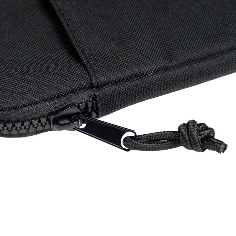 Porta pc con logo Parma Calcio sulla parte frontale e una pratica chiusura con zip.