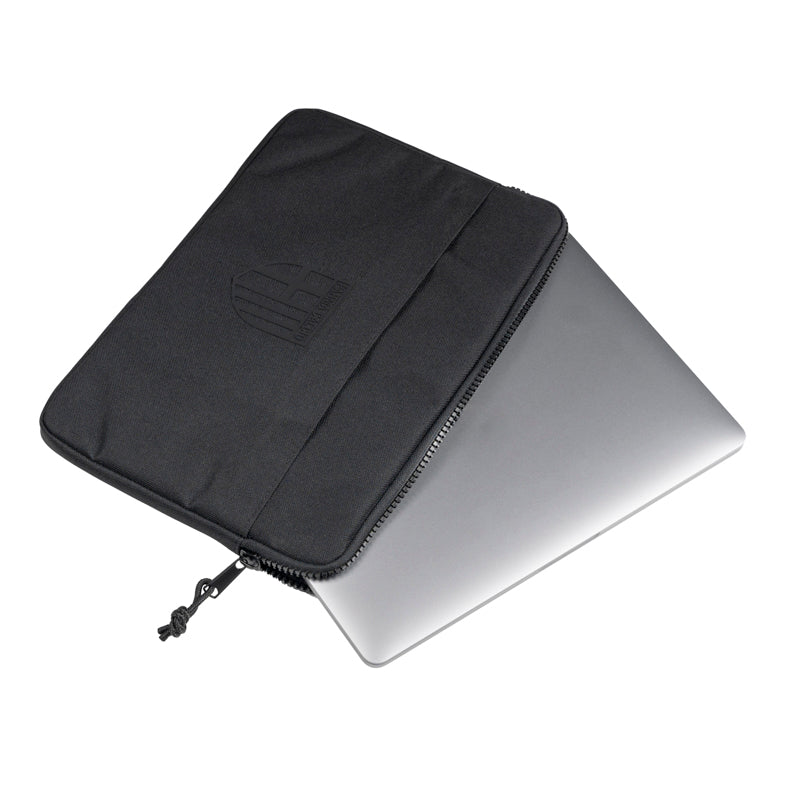 Porta pc con logo Parma Calcio sulla parte frontale e una pratica chiusura con zip.
