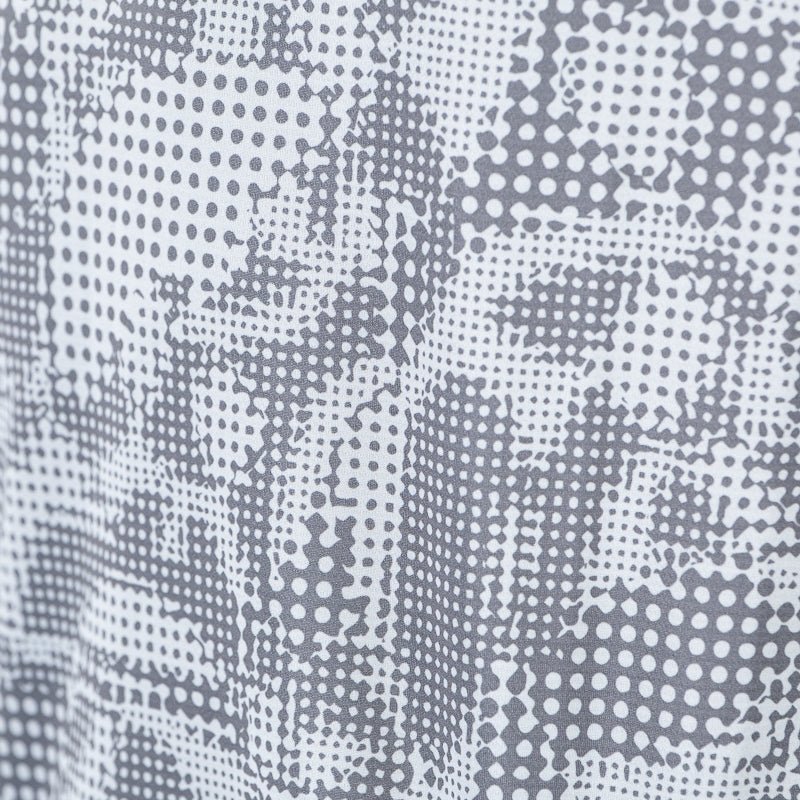 Dettaglio maglia training staff grigia con fantasia geometrica