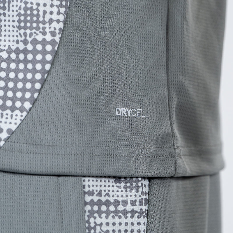 Dettaglio scritta Drycell maglia Training grigia