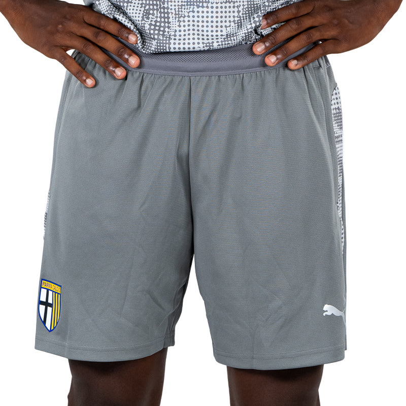 Pantaloncino training uomo con elastico in vita, trama geometrica laterale, logo Parma Calcio e Puma