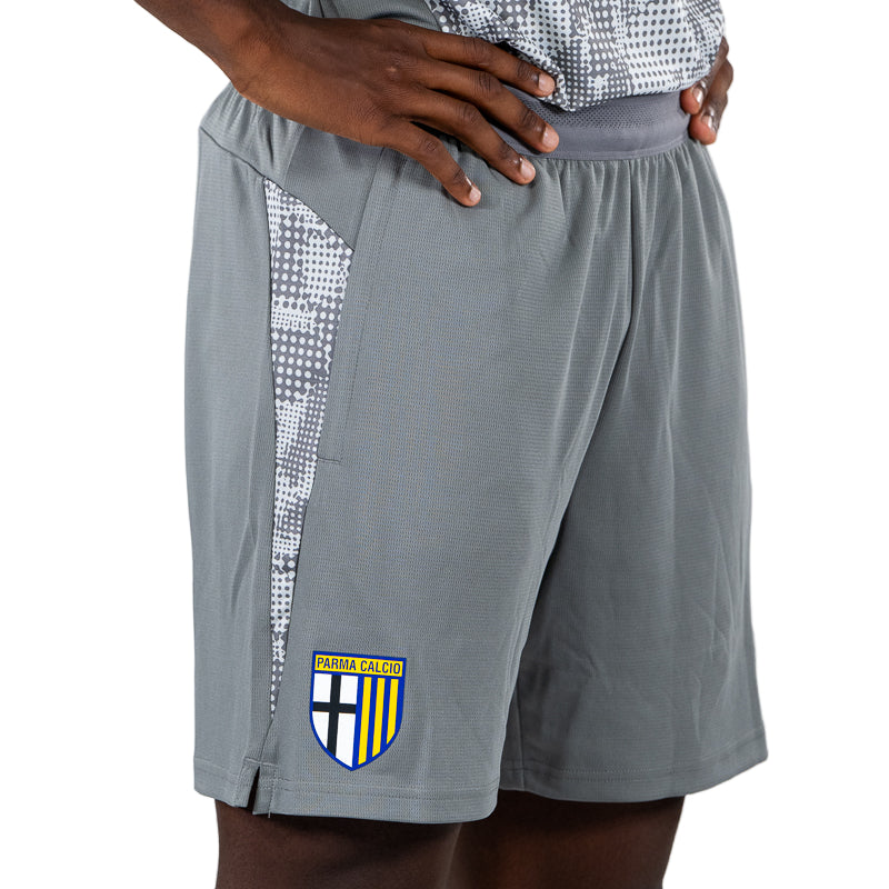 Pantaloncino training uomo con elastico in vita, trama geometrica laterale, logo Parma Calcio e Puma