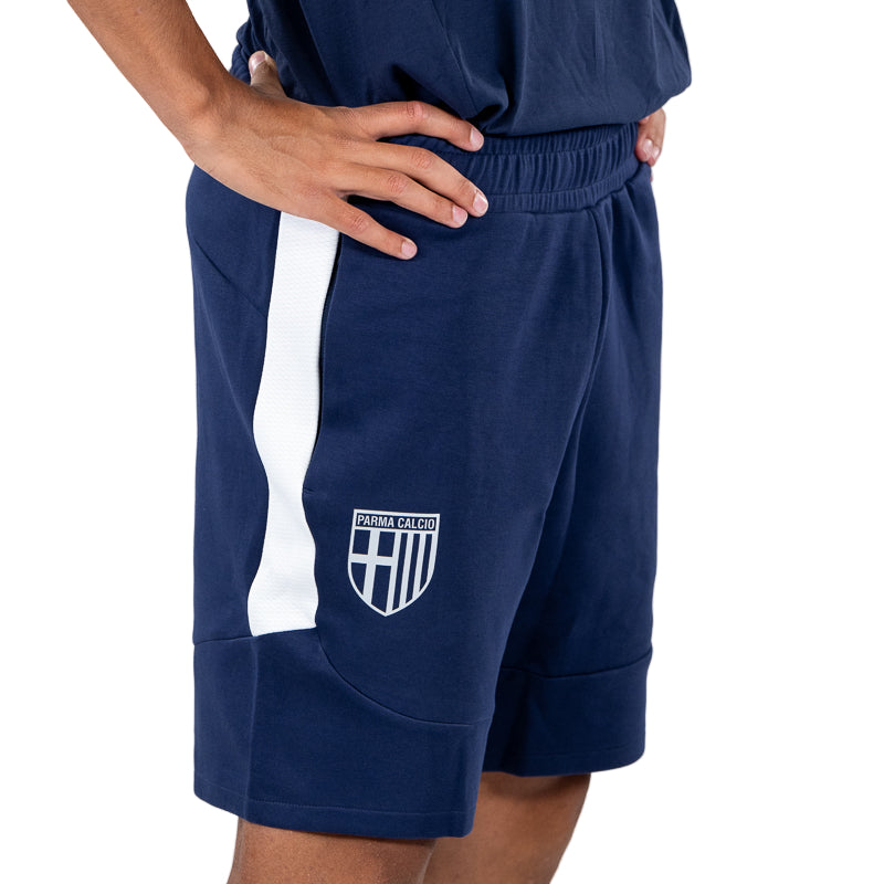 Bermuda blu navy uomo con bande laterali bianche, elastico in vita, logo Parma Calcio e Puma