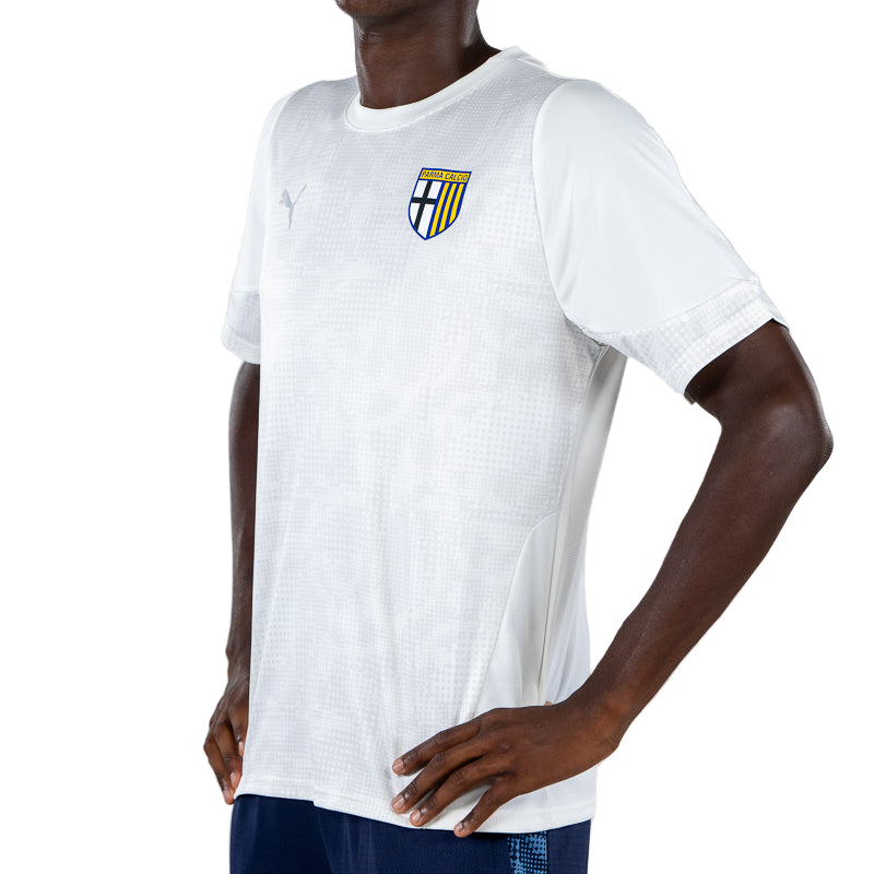 Maglia pre-match uomo bianca con trama geometrica tono su tono sul fronte e sulle braccia, logo Parma Cacio e Puma