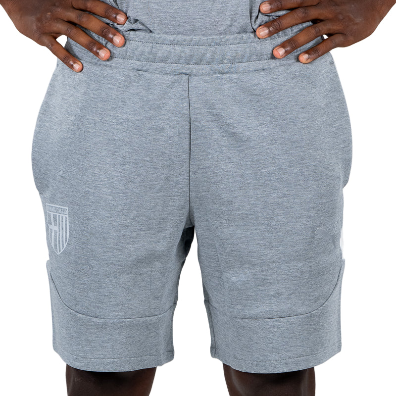 Bermuda grigio uomo con elastico in vita, bande laterali bianche, logo Parma Calcio e Puma