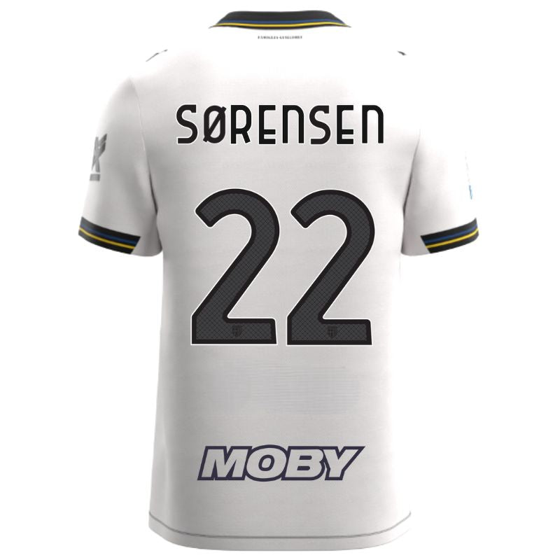 Maglia gara Home Parma Calcio Warm White con croce nera colletto a V, i dettagli in blu e giallo personalizzata con nome e numero Sorensen 22, sponsor e patch serie A