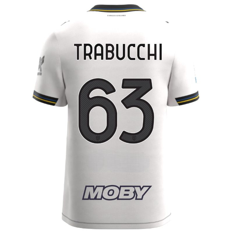 Maglia gara Home Parma Calcio Warm White con croce nera colletto a V, i dettagli in blu e giallo personalizzata con nome e numero Trabucchi 63, sponsor e patch serie A