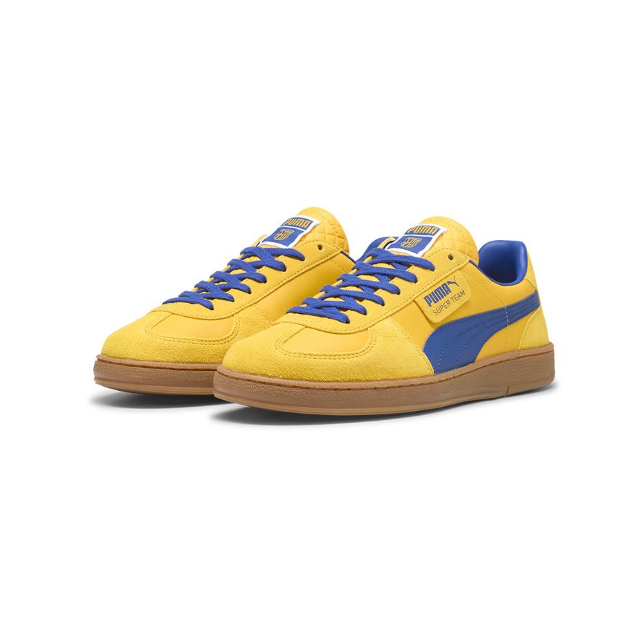 Sneakers puma x parma calcio caratterizzata dal signature tag sulla tomaia in pelle con sovrapposizioni in suede, dalla costruzione T-toe e dalla classica suola gum. Sneakers in colore faster yellow e blu Navy.