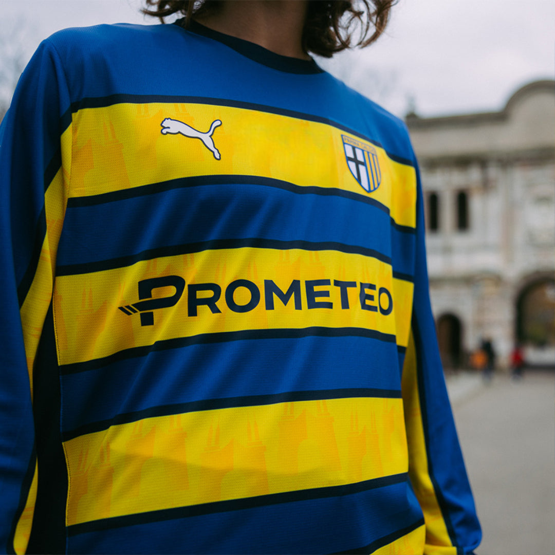 Maglia away manica lunga, righe giallo e blu stagione 24/25 con sponsor Prometeon prima squadra maschile