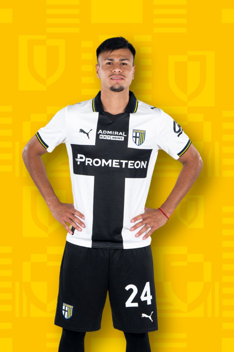 Foto calciatore Ordonez con Home Kit Parma Calcio su sfondo Texture gialla