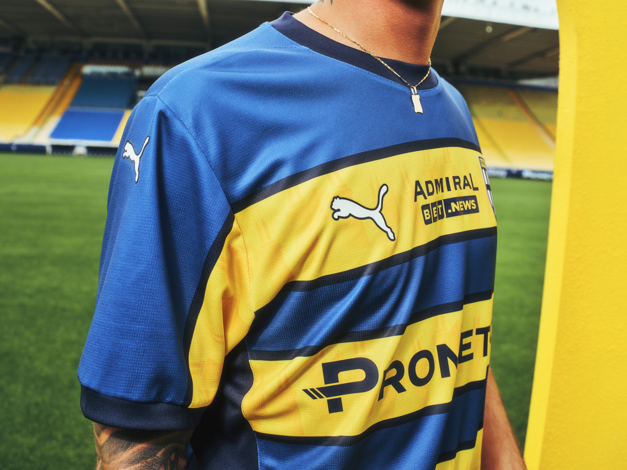 Foto dettaglio maglia gara away gialloblu Parma Calcio