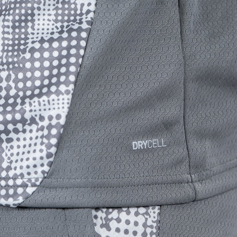 Dettaglio scritta Drycell maglia allenamento grigia