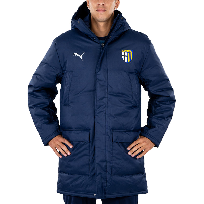 Giacca invernale da panchina blu navy uomo con cappuccio zip e bottoni, tasche laterali e frontali, logo Puma  e Parma Calcio
