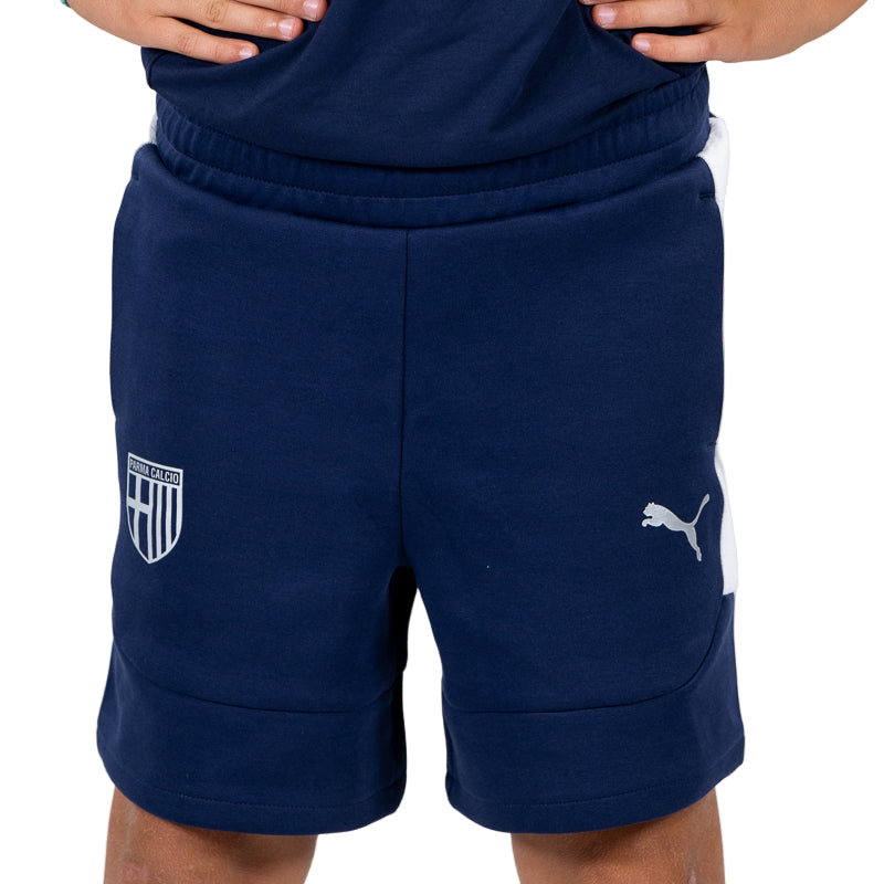 Bermuda blu navy bambino con bande laterali bianche, elastico in vita, logo Parma Calcio e Puma