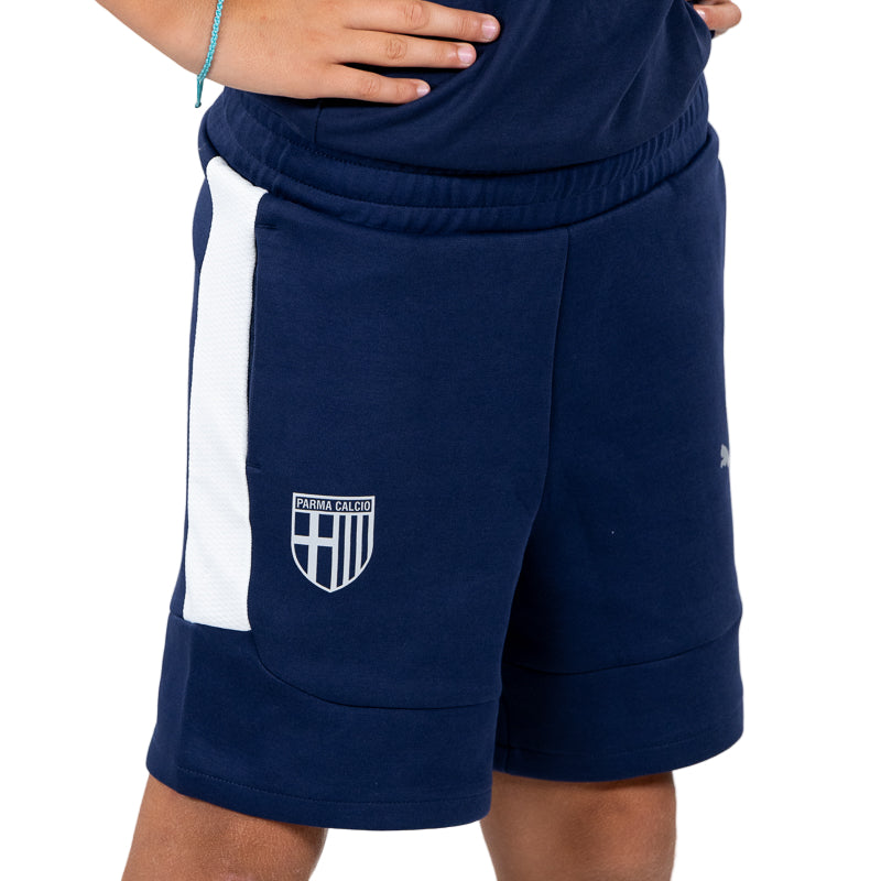 Bermuda blu navy bambino con bande laterali bianche, elastico in vita, logo Parma Calcio e Puma