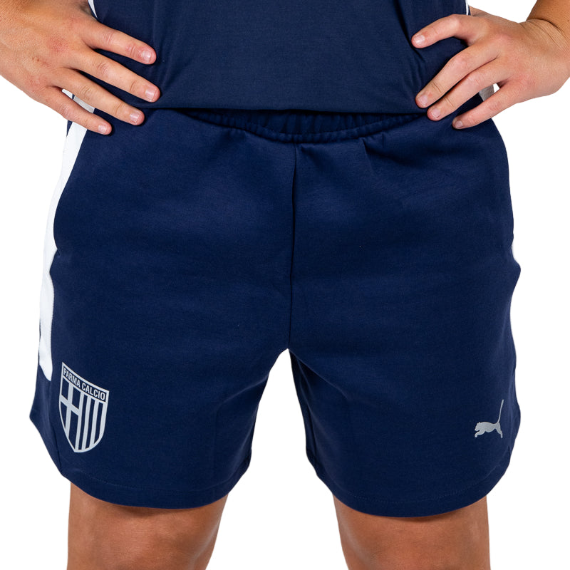 Bermuda blu woman con elastico in vita, bande laterali bianche, logo Parma Calcio e Puma