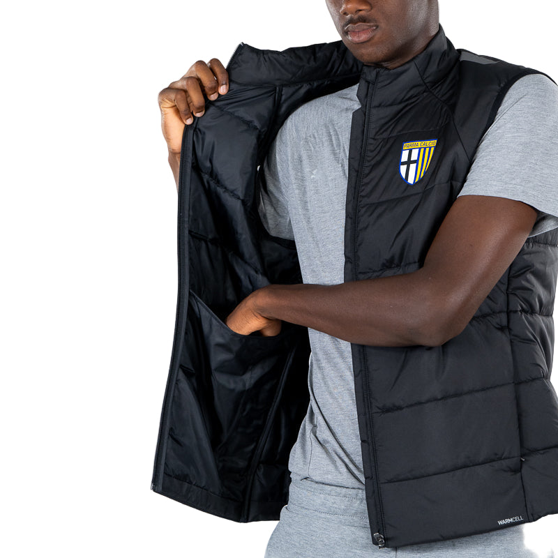 piumino smanicato nero adulto con zip, tasche laterali con cerniera, colletto, tasche interne, logo Parma Calcio e Puma