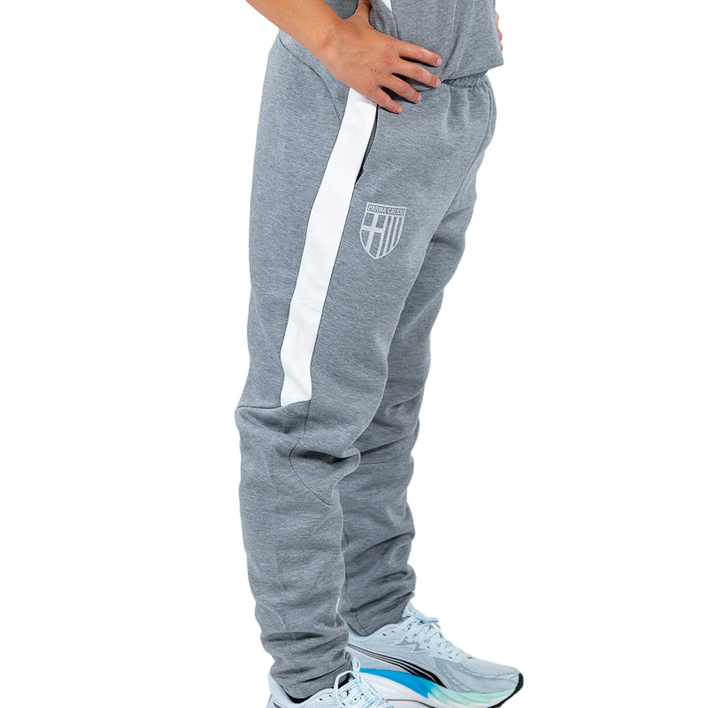 Pantalone tuta lungo grigio woman con elastico in vita, bande laterali bianche, logo Parma Calcio e logo Puma